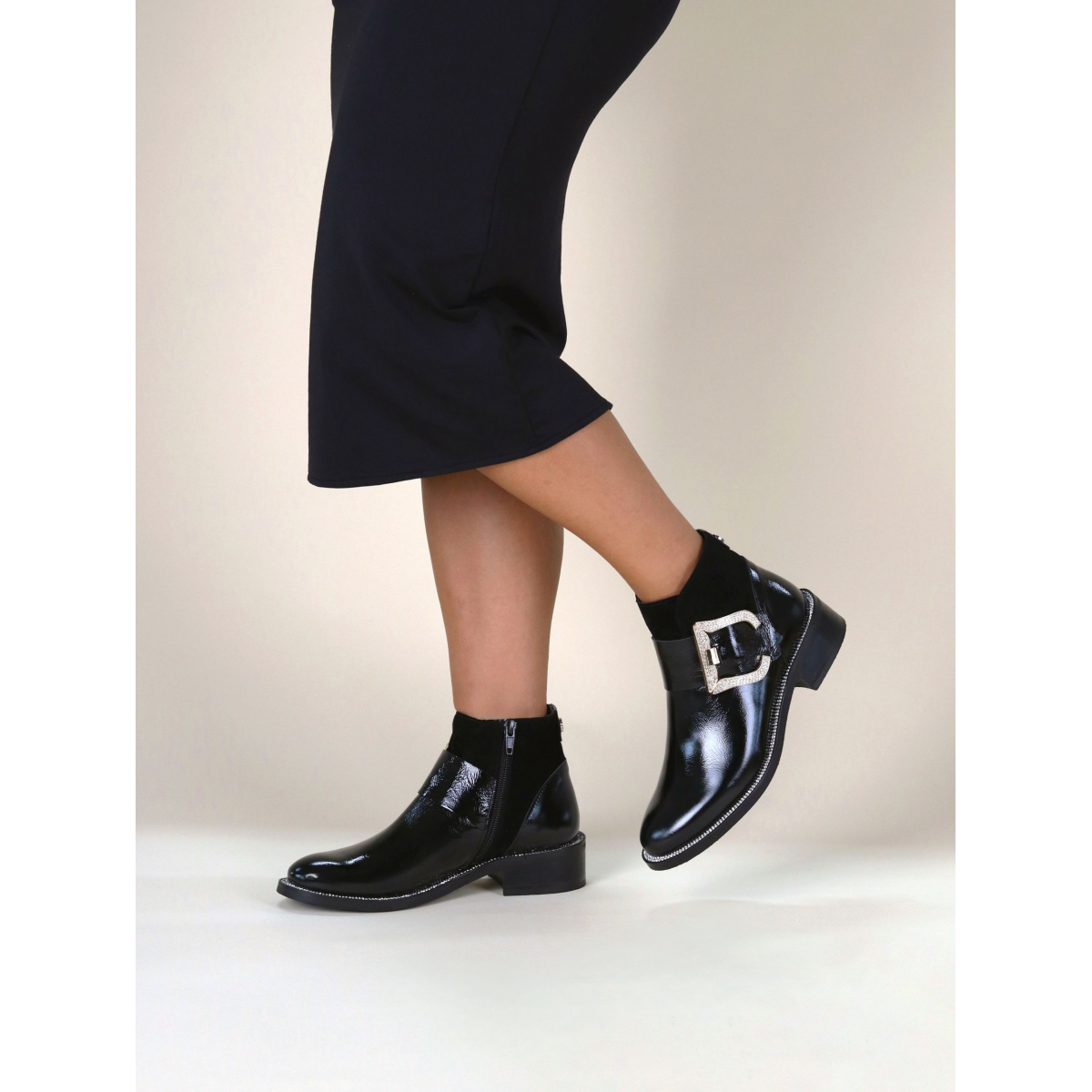 Bottines Noires Style Dentelle - Taille 39, Cuir, Talon Bas Plat, Occasion (état à Vérifier)